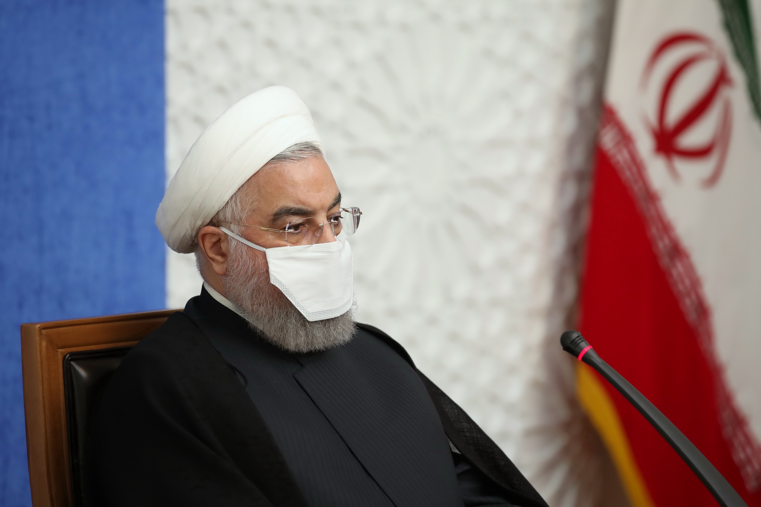 ماسک روحانی؛ از سوژه خنده تا مشاجره سیاسی
