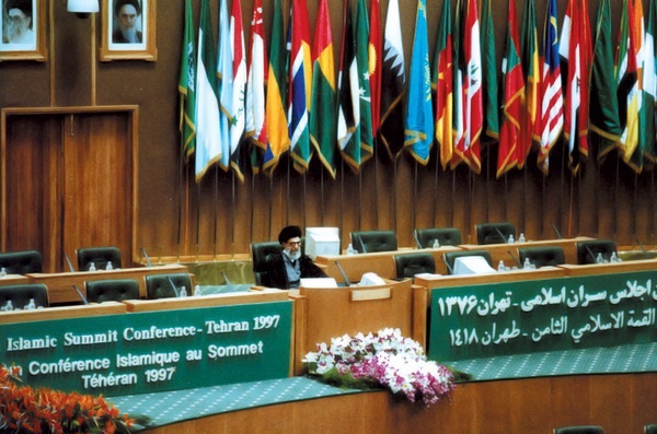 رد تقاضای ملاقات یاسر عرفات و ناراحتی شدید رهبری از قطع صدای بلندگوی اجلاس سران کنفرانس اسلامی