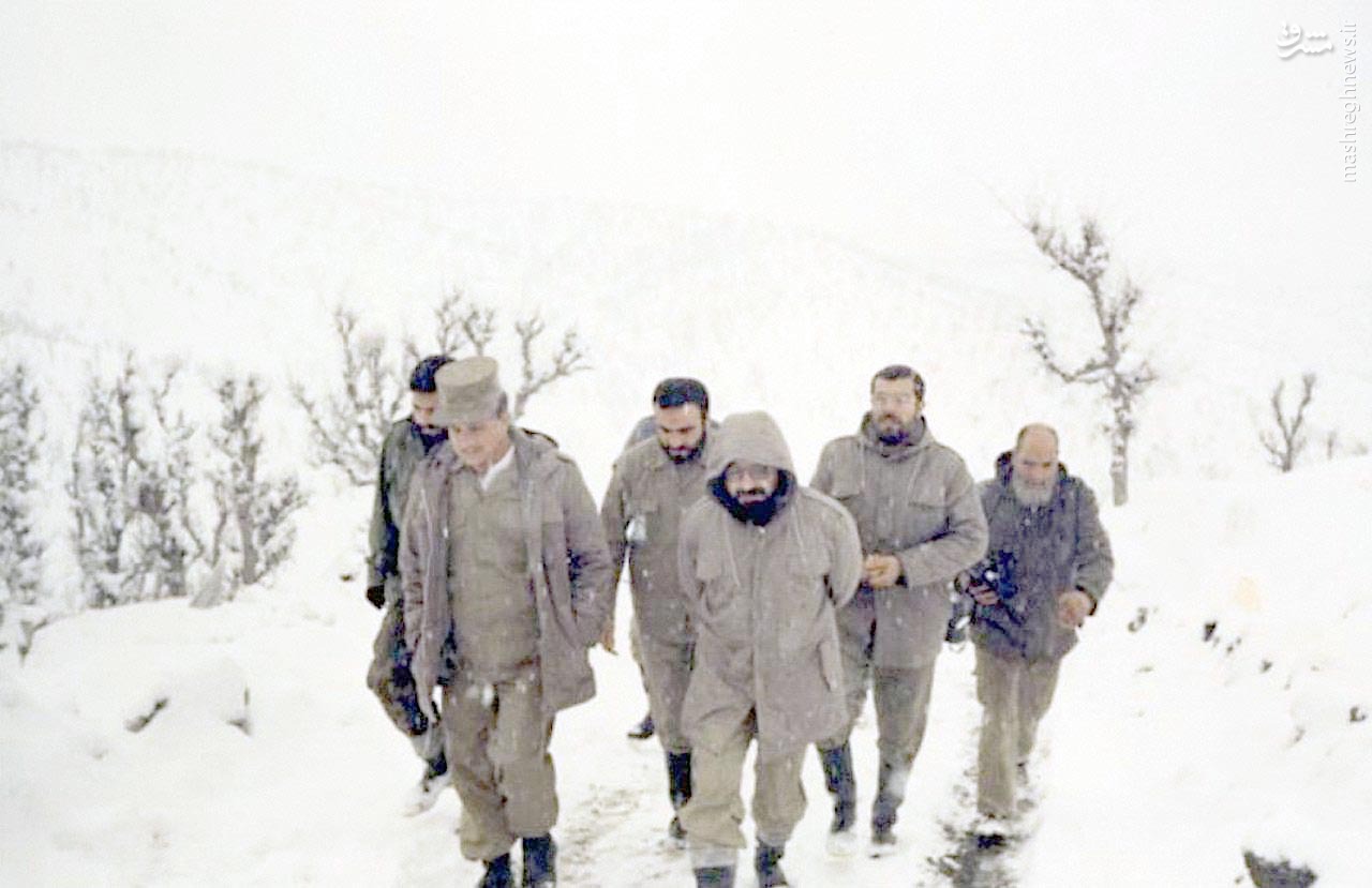تذکرات غیرمهم روحانی و پیاده‌روی هاشمی در برف