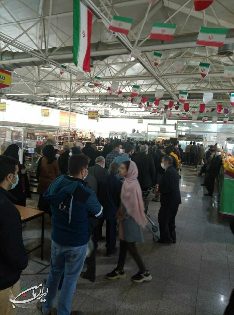 صف خرید مرغ دولتی در بازار روز میدان معلم تهران