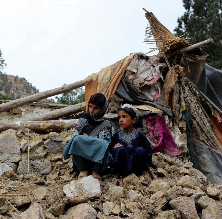 پیشگامی ایران در کمک به زلزله‌زدگان افغانستان و مطالبه همزمان حق‌آبه هیرمند